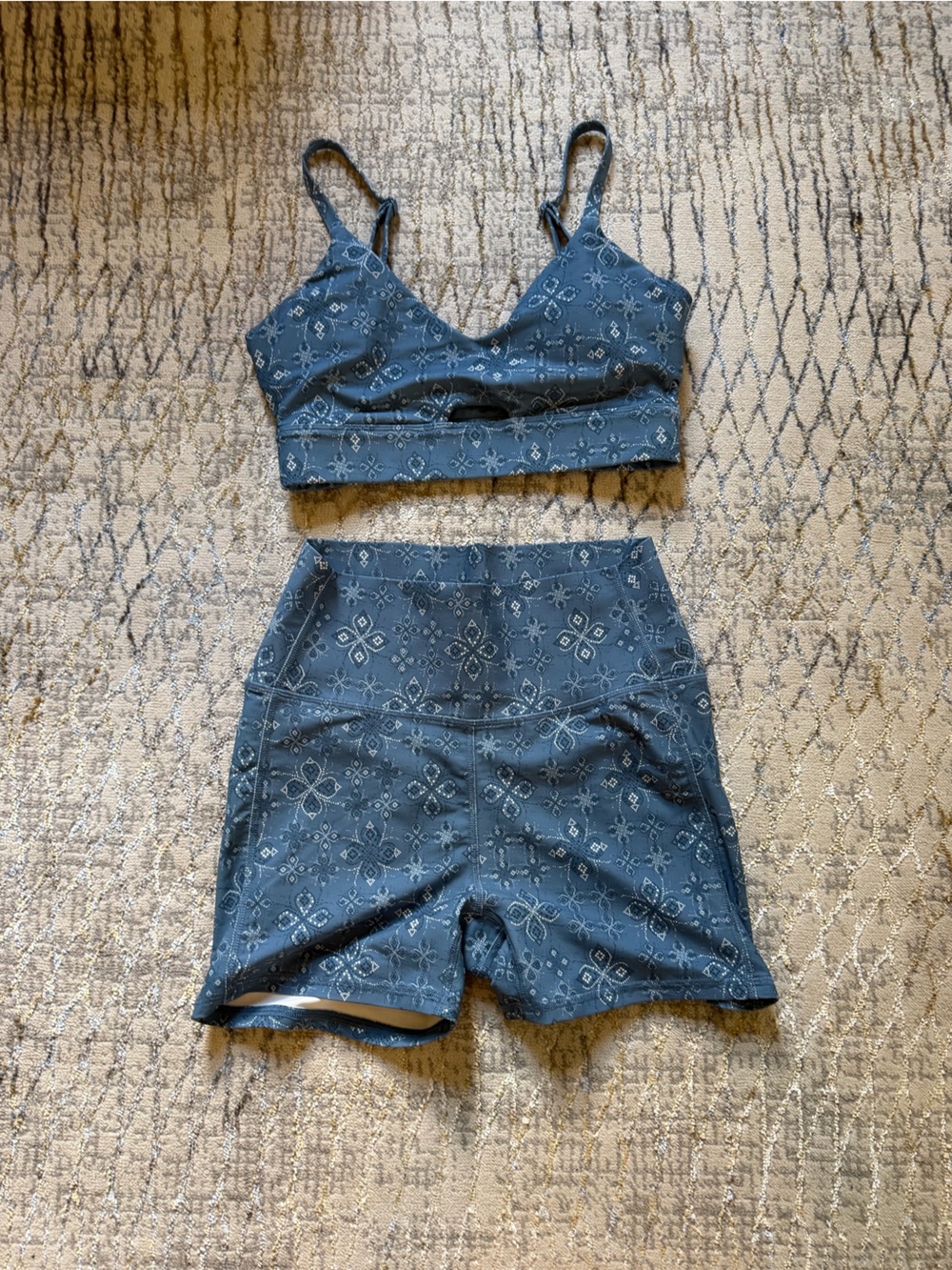 JoyLab blue bandana print workout set size small